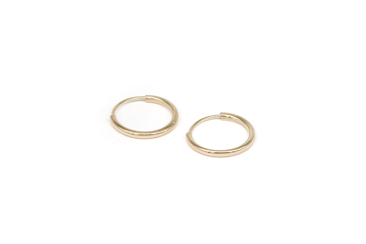 Flexible Hoop Earrings in Yellow Gold