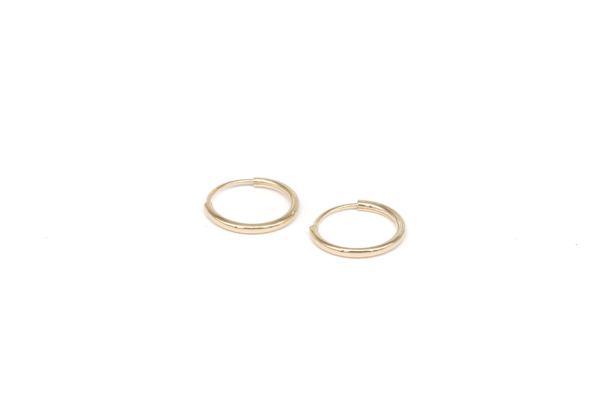 Flexible Hoop Earrings in Yellow Gold