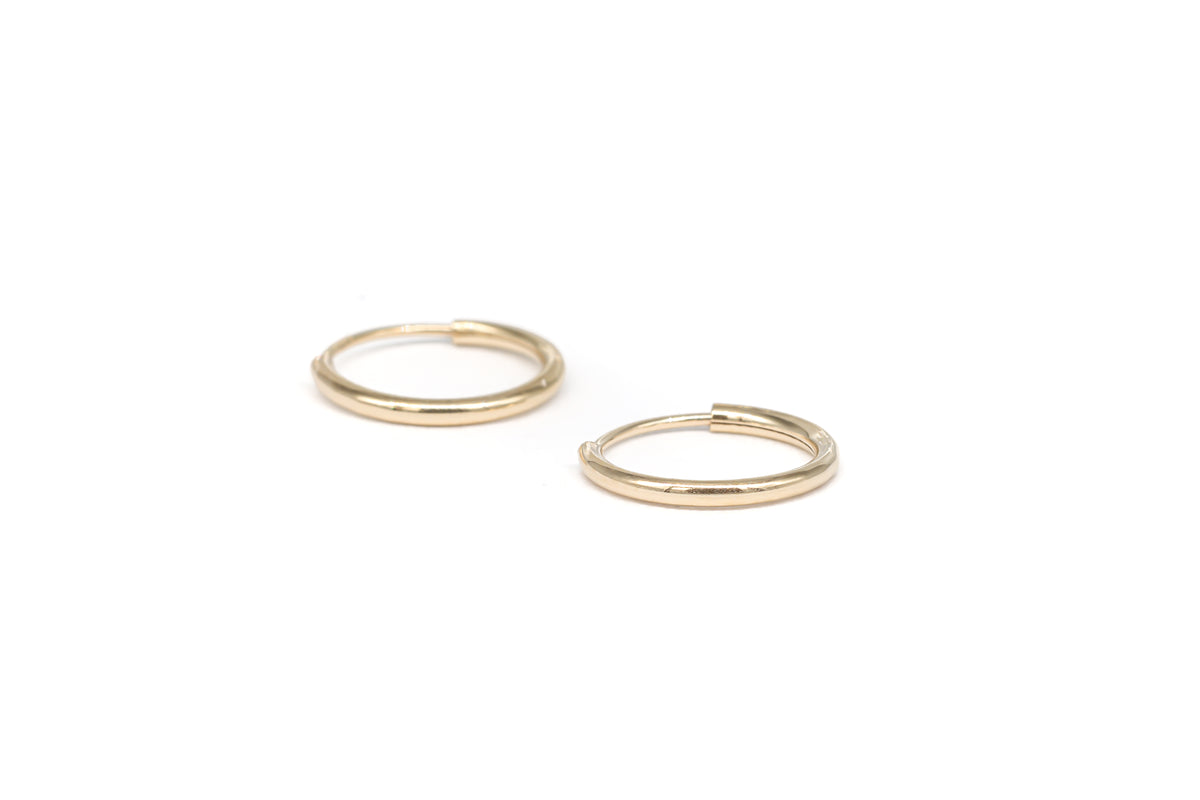 Flexible Hoop Earrings in Yellow Gold