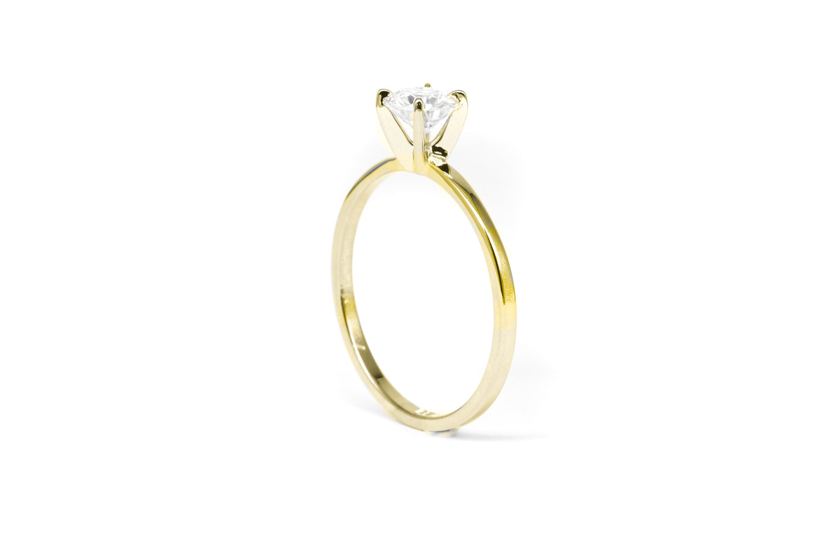 Moissanite Solitaire Ring in 18 Karat Yellow Gold (0.85 Carat)